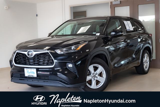 Midnight Black Metallic 2024 Toyota Highlander LE FWD SUV / Crossover Front-Wheel Drive 8-Speed Automatic