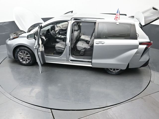 2021 Toyota Sienna XLE 54