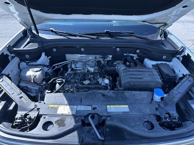 Certified Used 2025  Volkswagen 2.0T SE w/Technology image 19