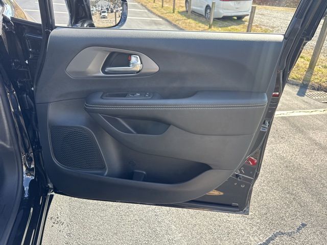 New 2026 Black Chrysler Select image 9