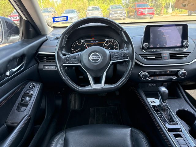 Used 2022 White Nissan 2.5 SR image 13