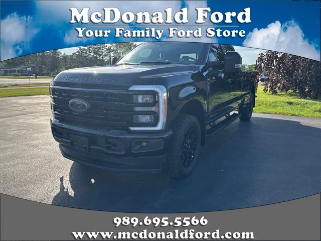 Agate Black Metallic 2023 Ford F-250 Super Duty Lariat Crew Cab 4WD Pickup Truck Four-Wheel Drive Automatic