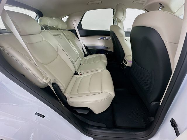 2025 Genesis GV70 Advanced 28