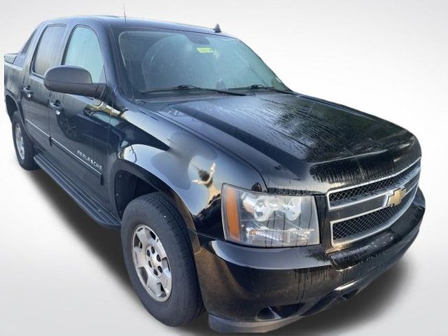 Black 2010 Chevrolet Avalanche Pickup Truck Four-Wheel Drive 6-Speed Automatic