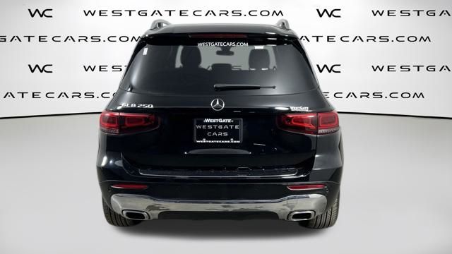Mercedes-BenzGLB4