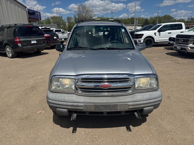 2002 Silver Metallic Chevrolet Tracker Base 4X4 SUV