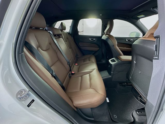 Thumbnail: 2023 Volvo XC60 - 28