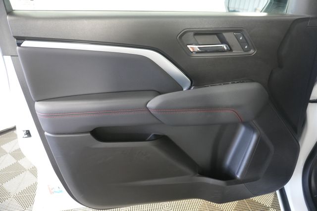 Used 2023 White Chevrolet Z71 image 30