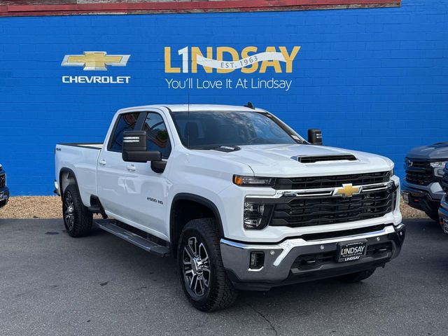 Summit White 2025 Chevrolet Silverado 2500HD Pickup Truck Four-Wheel Drive Automatic