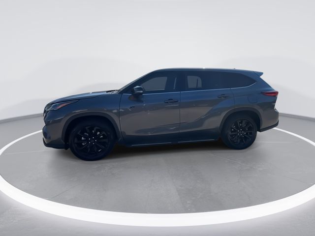 Used 2022 Gray Toyota LE image 4