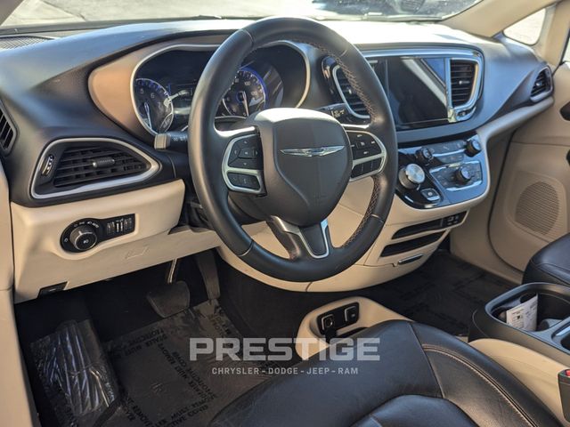 2017 Chrysler Pacifica Touring L 10