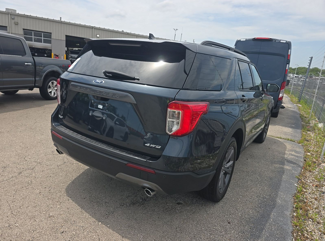 2023 Blue Metallic Ford Explorer XLT 4X4 SUV
