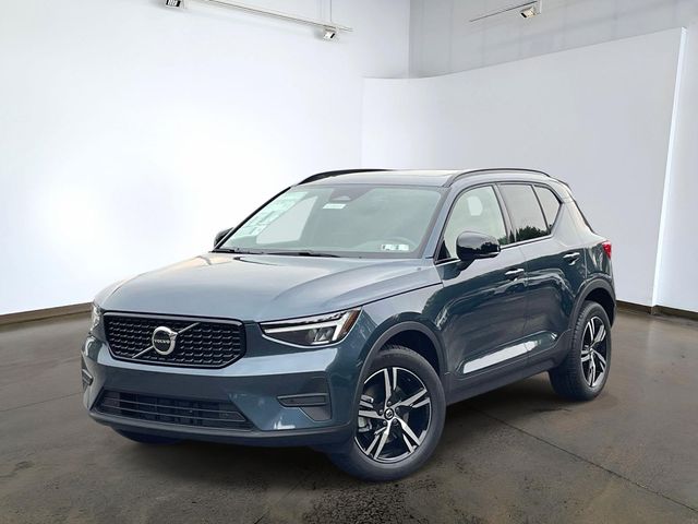2026 Volvo XC40 B5 Core