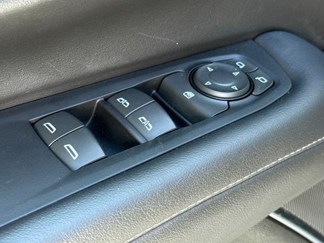 Used 2025 Gray Chevrolet Z71 image 21