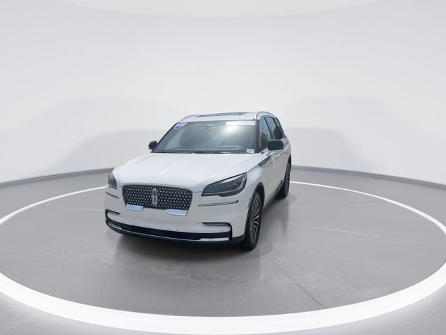 Used 2023 White Lincoln Reserve image 2