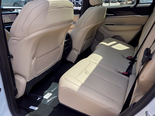 New 2027 White Jeep Limited image 12