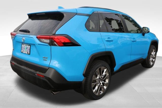 2021 Toyota RAV4 XLE Premium 19