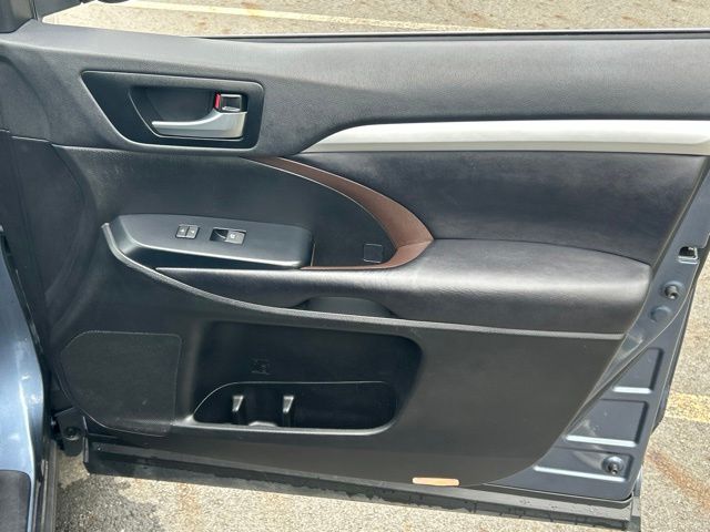 used 2019 Toyota Highlander car, priced at $24,059