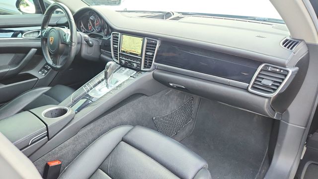 2016 Porsche Panamera