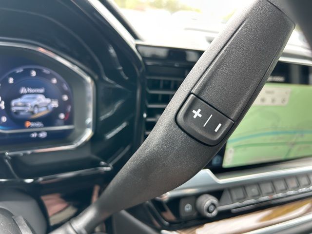 2025 Chevrolet Silverado 1500 LT photo