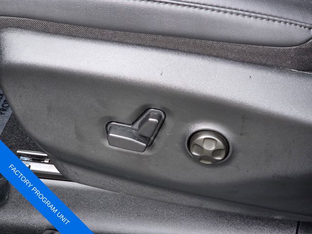Used 2025 Chrysler Pacifica Van