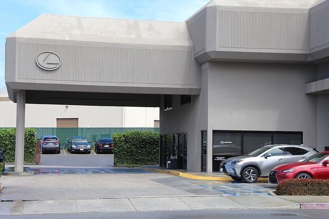 Used 2016 Silver Lexus 570 image 44