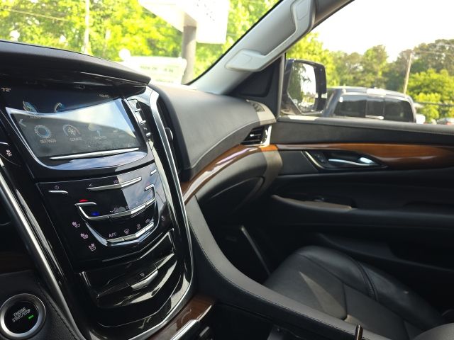2020 Cadillac Escalade Luxury:C02590