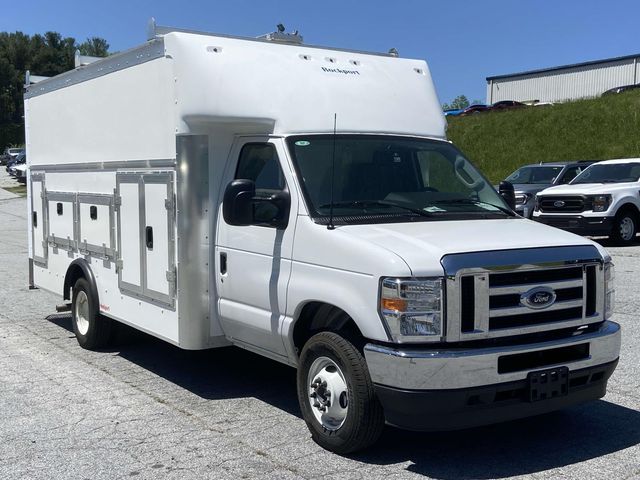 2025 Ford E-450SD Base 7