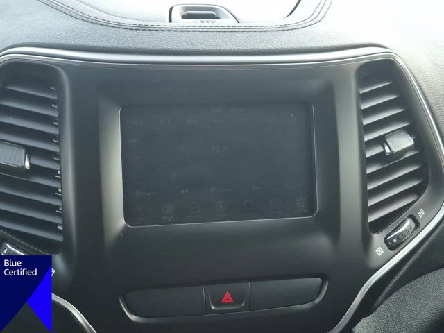 Used 2019 Silver Jeep Latitude image 22