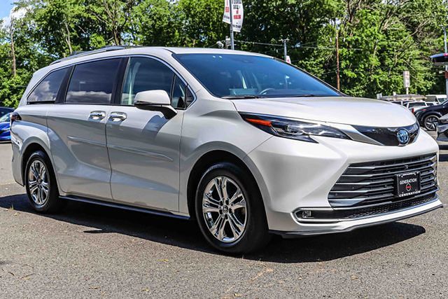 Pearl 2024 Toyota Sienna Platinum 7-Passenger AWD Minivan All-Wheel Drive Continuously Variable Transmission