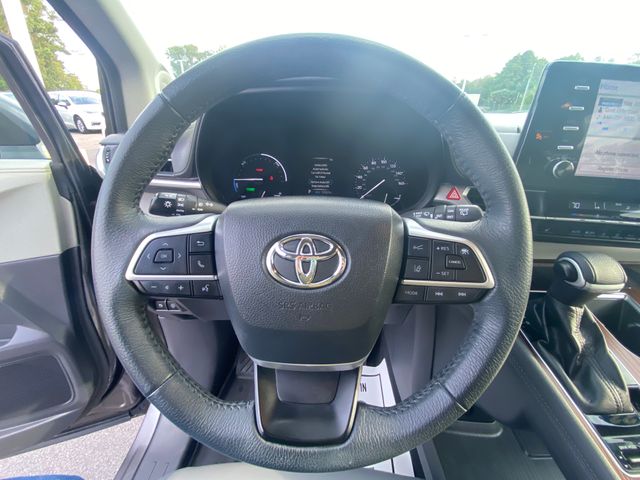 2022 Toyota Sienna XLE 18