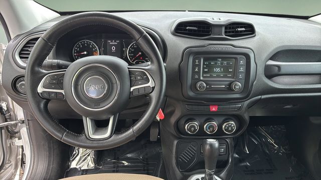 Used 2015 Silver Jeep Latitude image 9
