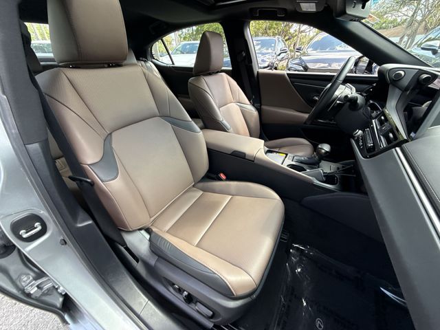 2025 Lexus ES 350 - Photo 26