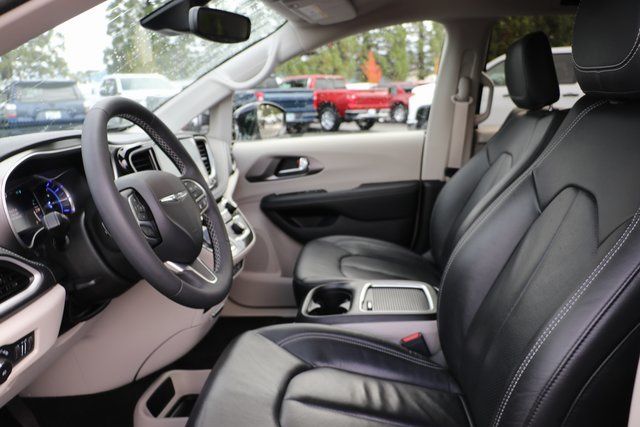 2022 Chrysler Pacifica Hybrid Touring L 5