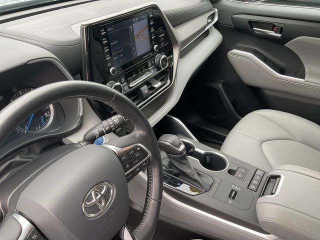 Used 2021 Toyota Highlander Hybrid SUV