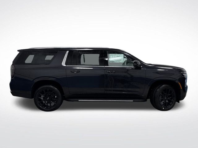 2026 Chevrolet Suburban LT photo 2