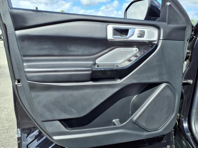 2022 Ford Explorer Platinum photo
