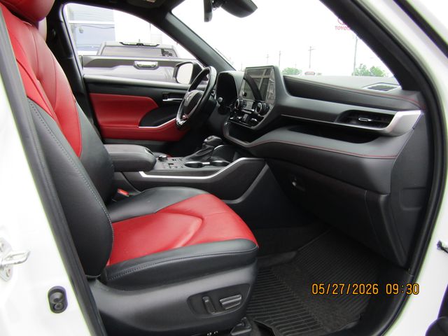 used 2023 Toyota Highlander car, priced at $37,999