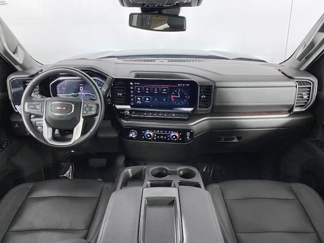 2024 GMC Sierra 1500 SLT photo