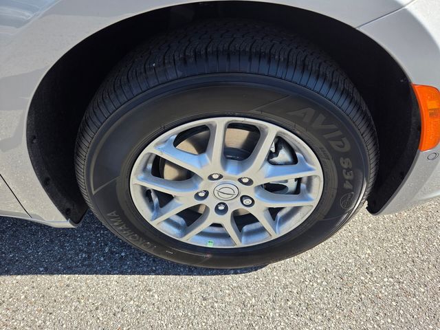 New 2026 Silver Chrysler Select image 17