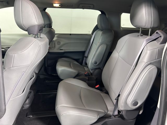 2021 Toyota Sienna XLE 30