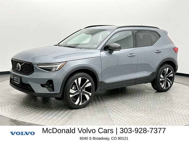 Thunder Gray Metallic 2023 Volvo XC40 B5 Ultimate Dark Theme AWD SUV / Crossover All-Wheel Drive Automatic