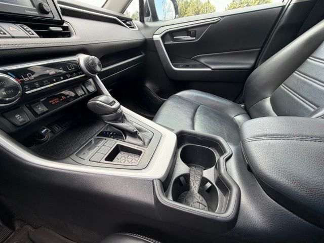 Used 2020 Silver Toyota XLE Premium image 15