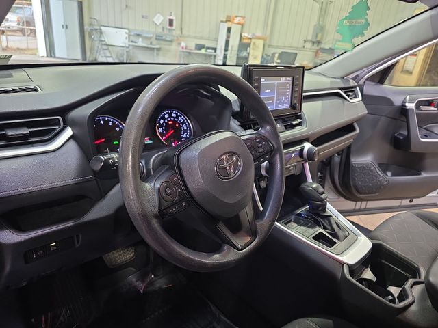 Used 2019 Silver Toyota XLE image 17