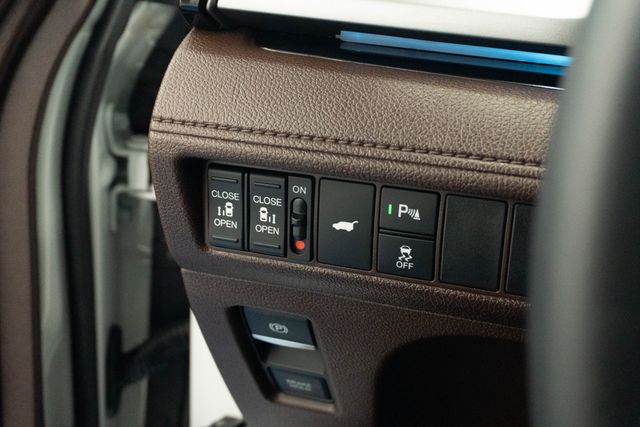 Used 2025 Honda Odyssey Van