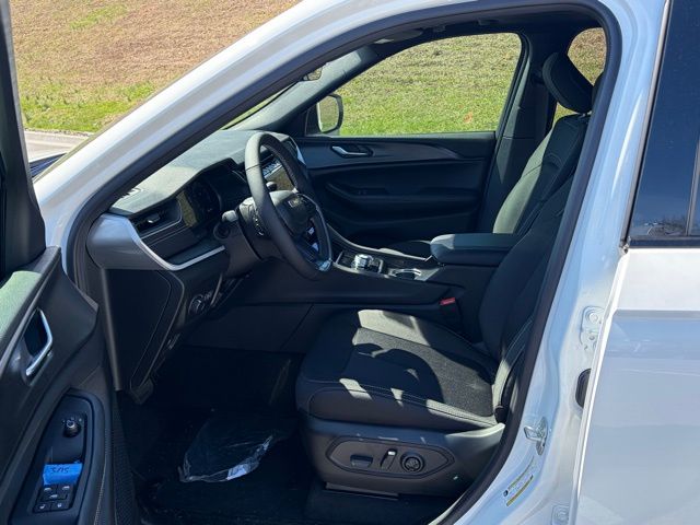 new 2026 Jeep Grand Cherokee car, priced at $42,089