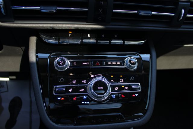 Used 2020 Blue Lincoln Reserve image 17