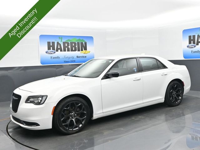 Bright White Clearcoat 2019 Chrysler 300 Sedan Rear-Wheel Drive 8-Speed Automatic