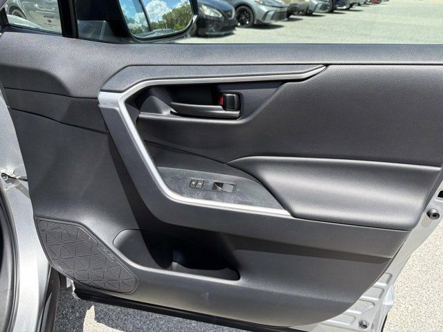 2025 Toyota RAV4 LE - Photo 14