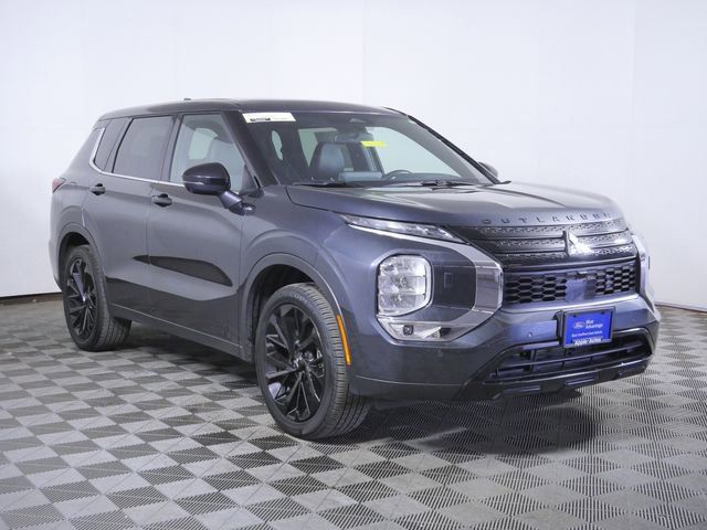 Graphite Gray 2024 Mitsubishi Outlander SE S-AWC SUV / Crossover All-Wheel Drive Continuously Variable Transmission